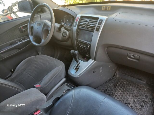 Хендай Туксон 2006 в Первомайск на Automoto.ua Серый Хендай Туксон, объемом двигателя 2 л и пробегом 234 тыс. км за 8500 $, фото 4 на Automoto.ua