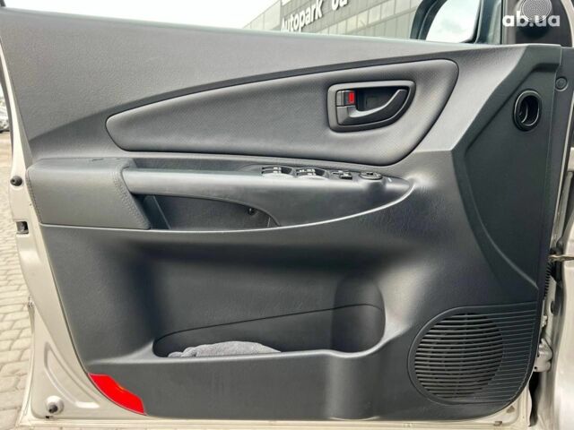 Сірий Хендай Туксон, об'ємом двигуна 2 л та пробігом 263 тис. км за 7440 $, фото 14 на Automoto.ua