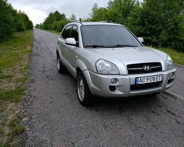 Серый Хендай Туксон, объемом двигателя 1.99 л и пробегом 222 тыс. км за 7800 $, фото 5 на Automoto.ua