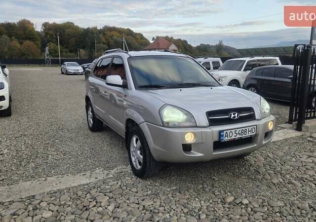 Хендай Туксон 2006 в Тячеве на Automoto.ua Серый Хендай Туксон, объемом двигателя 1.98 л и пробегом 192 тыс. км за 6950 $, фото 10 на Automoto.ua