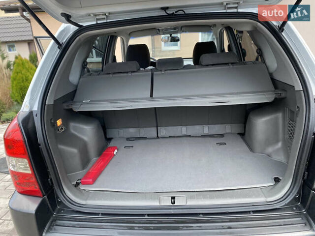 Сірий Хендай Туксон, об'ємом двигуна 2 л та пробігом 105 тис. км за 6990 $, фото 24 на Automoto.ua