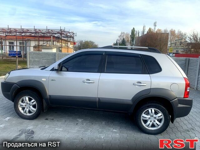 Серый Хендай Туксон, объемом двигателя 2 л и пробегом 215 тыс. км за 7500 $, фото 1 на Automoto.ua