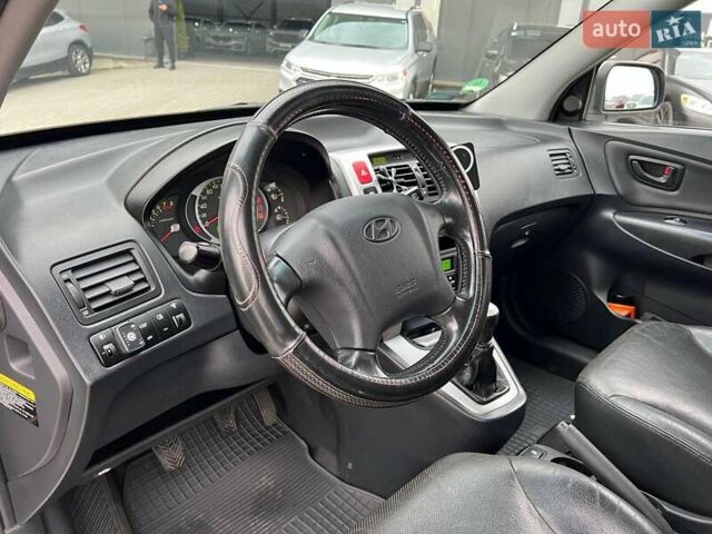 Серый Хендай Туксон, объемом двигателя 2 л и пробегом 263 тыс. км за 7440 $, фото 16 на Automoto.ua