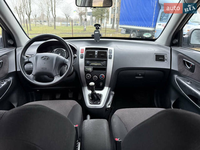Сірий Хендай Туксон, об'ємом двигуна 2 л та пробігом 193 тис. км за 5999 $, фото 3 на Automoto.ua