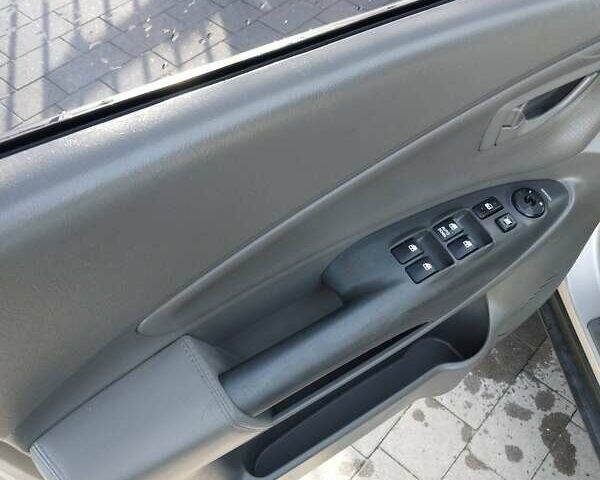 Хендай Туксон 2006 в Бродах на Automoto.ua Серый Хендай Туксон, объемом двигателя 1.98 л и пробегом 215 тыс. км за 6300 $, фото 7 на Automoto.ua