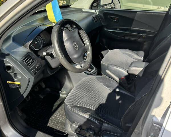 Сірий Хендай Туксон, об'ємом двигуна 1.99 л та пробігом 263 тис. км за 7600 $, фото 16 на Automoto.ua