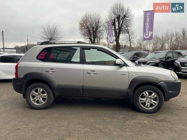 Серый Хендай Туксон, объемом двигателя 2 л и пробегом 108 тыс. км за 9200 $, фото 4 на Automoto.ua