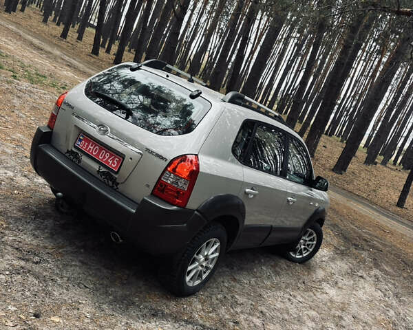 Сірий Хендай Туксон, об'ємом двигуна 1.98 л та пробігом 186 тис. км за 8200 $, фото 18 на Automoto.ua