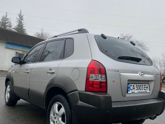 Серый Хендай Туксон, объемом двигателя 2 л и пробегом 189 тыс. км за 6700 $, фото 4 на Automoto.ua