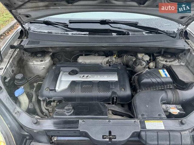 Сірий Хендай Туксон, об'ємом двигуна 1.98 л та пробігом 255 тис. км за 7000 $, фото 29 на Automoto.ua