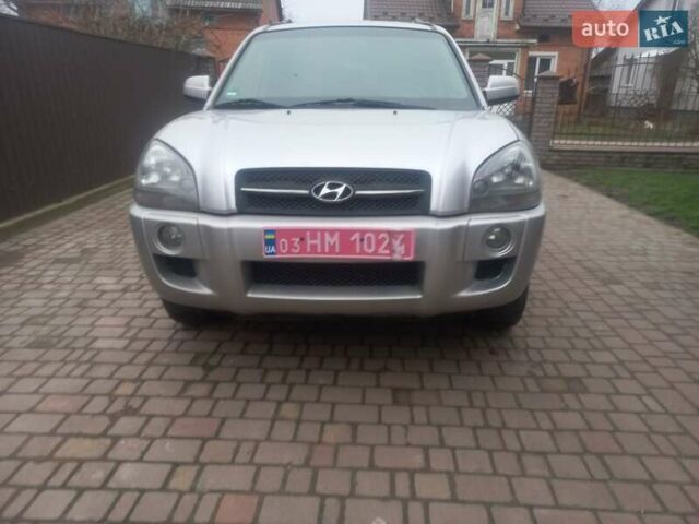 Серый Хендай Туксон, объемом двигателя 2 л и пробегом 226 тыс. км за 6200 $, фото 1 на Automoto.ua