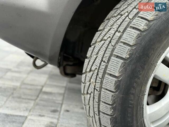 Серый Хендай Туксон, объемом двигателя 1.98 л и пробегом 252 тыс. км за 6950 $, фото 26 на Automoto.ua