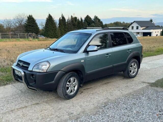 Хендай Туксон 2006 у Фастове на Automoto.ua Сірий Хендай Туксон, об'ємом двигуна 1.9 л та пробігом 311 тис. км за 2000 $, фото 1 на Automoto.ua