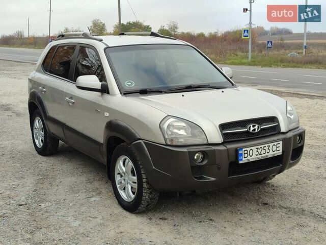 Серый Хендай Туксон, объемом двигателя 1.99 л и пробегом 210 тыс. км за 7900 $, фото 6 на Automoto.ua