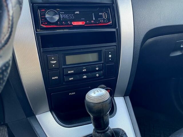 Сірий Хендай Туксон, об'ємом двигуна 2 л та пробігом 245 тис. км за 6500 $, фото 6 на Automoto.ua