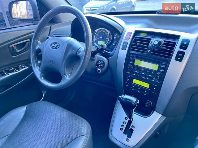 Сірий Хендай Туксон, об'ємом двигуна 2 л та пробігом 215 тис. км за 7350 $, фото 49 на Automoto.ua