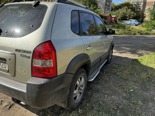 Хендай Туксон 2006 в Краматорске на Automoto.ua Серый Хендай Туксон, объемом двигателя 2 л и пробегом 300 тыс. км за 3500 $, фото 5 на Automoto.ua