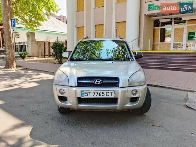 Сірий Хендай Туксон, об'ємом двигуна 2 л та пробігом 277 тис. км за 8000 $, фото 9 на Automoto.ua