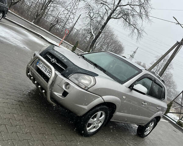 Сірий Хендай Туксон, об'ємом двигуна 1.99 л та пробігом 252 тис. км за 6700 $, фото 21 на Automoto.ua