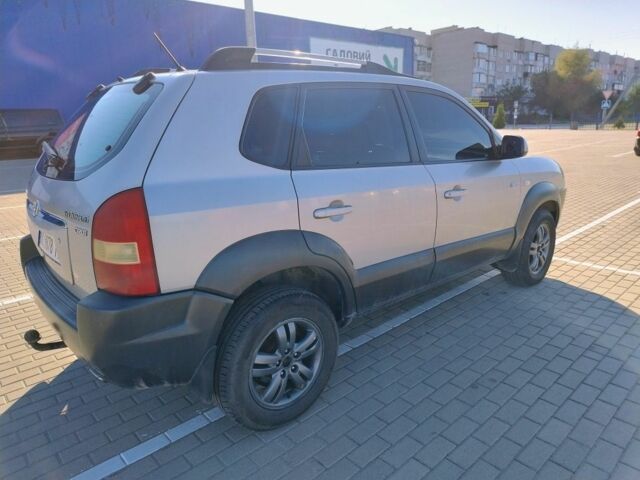 Сірий Хендай Туксон, об'ємом двигуна 2 л та пробігом 304 тис. км за 7500 $, фото 1 на Automoto.ua