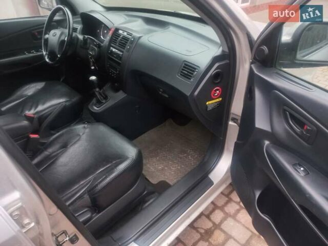 Серый Хендай Туксон, объемом двигателя 2 л и пробегом 226 тыс. км за 6200 $, фото 17 на Automoto.ua