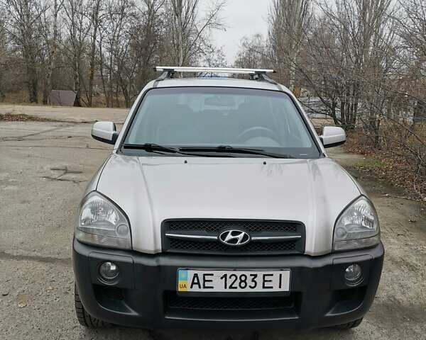 Сірий Хендай Туксон, об'ємом двигуна 1.98 л та пробігом 160 тис. км за 8000 $, фото 9 на Automoto.ua