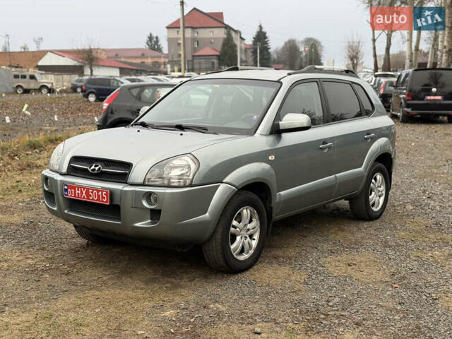 Серый Хендай Туксон, объемом двигателя 2 л и пробегом 231 тыс. км за 6999 $, фото 2 на Automoto.ua
