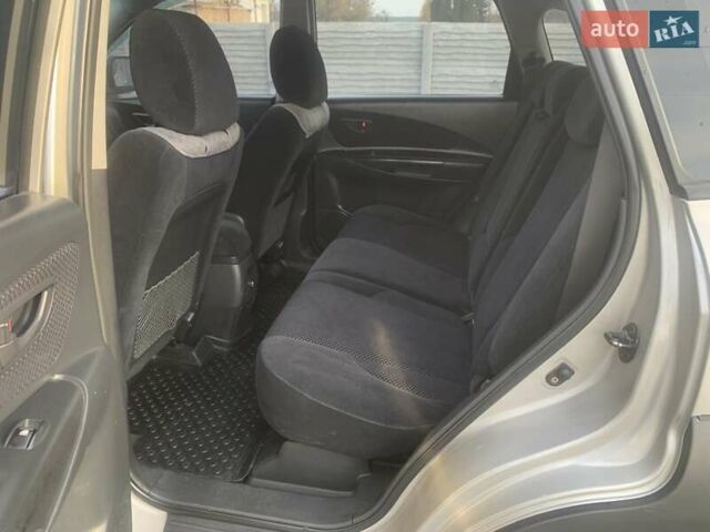 Серый Хендай Туксон, объемом двигателя 1.98 л и пробегом 215 тыс. км за 7500 $, фото 5 на Automoto.ua