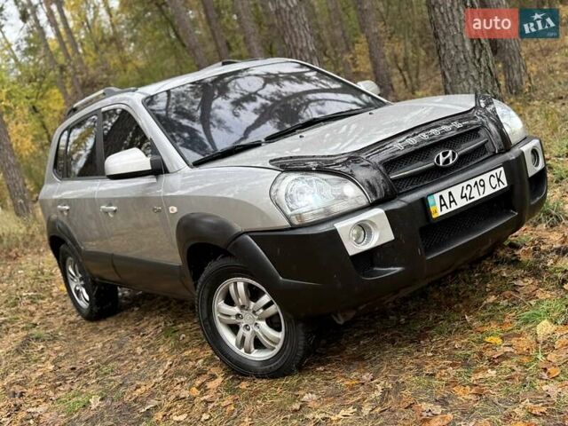 Хендай Туксон 2006 в Киеве на Automoto.ua Серый Хендай Туксон, объемом двигателя 1.98 л и пробегом 198 тыс. км за 7100 $, фото 9 на Automoto.ua