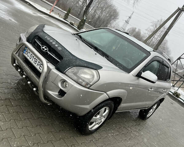 Сірий Хендай Туксон, об'ємом двигуна 1.99 л та пробігом 252 тис. км за 6700 $, фото 1 на Automoto.ua