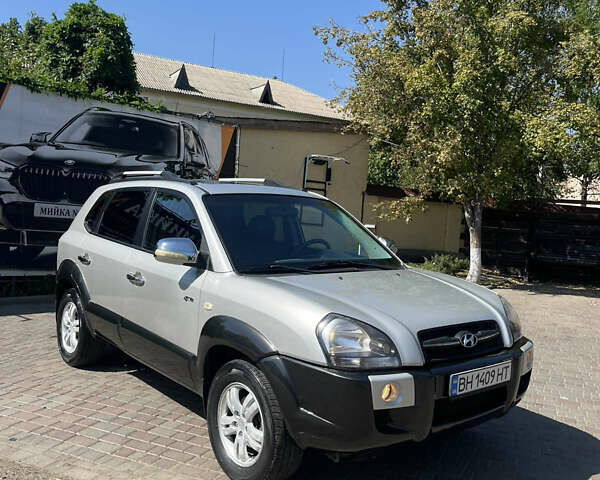 Сірий Хендай Туксон, об'ємом двигуна 1.98 л та пробігом 280 тис. км за 6700 $, фото 1 на Automoto.ua