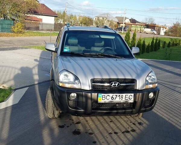 Хендай Туксон 2006 в Бродах на Automoto.ua Серый Хендай Туксон, объемом двигателя 1.98 л и пробегом 215 тыс. км за 6300 $, фото 19 на Automoto.ua