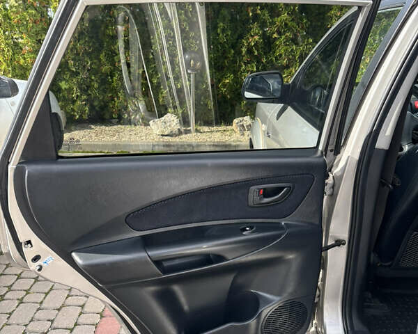 Сірий Хендай Туксон, об'ємом двигуна 1.99 л та пробігом 263 тис. км за 7600 $, фото 18 на Automoto.ua
