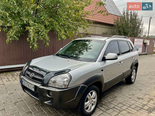 Сірий Хендай Туксон, об'ємом двигуна 2 л та пробігом 200 тис. км за 7500 $, фото 1 на Automoto.ua