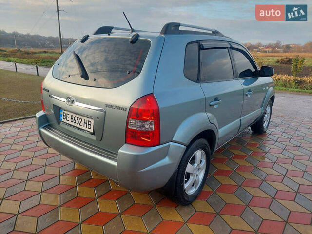 Серый Хендай Туксон, объемом двигателя 1.98 л и пробегом 175 тыс. км за 6050 $, фото 5 на Automoto.ua