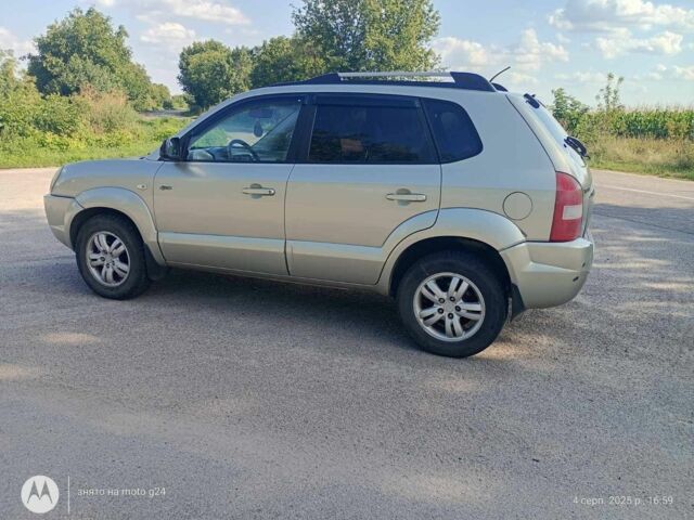 Сірий Хендай Туксон, об'ємом двигуна 2 л та пробігом 270 тис. км за 7000 $, фото 8 на Automoto.ua