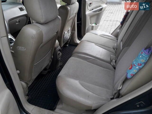 Сірий Хендай Туксон, об'ємом двигуна 2 л та пробігом 304 тис. км за 7500 $, фото 6 на Automoto.ua