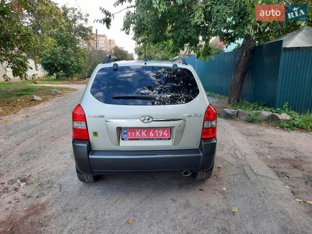 Сірий Хендай Туксон, об'ємом двигуна 2 л та пробігом 197 тис. км за 7800 $, фото 42 на Automoto.ua