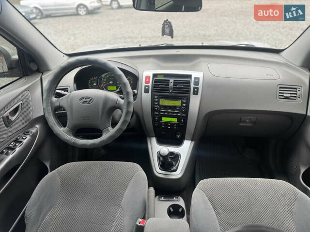 Серый Хендай Туксон, объемом двигателя 1.98 л и пробегом 241 тыс. км за 7000 $, фото 46 на Automoto.ua