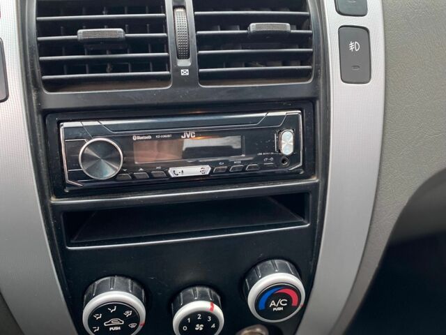 Серый Хендай Туксон, объемом двигателя 2 л и пробегом 189 тыс. км за 6700 $, фото 8 на Automoto.ua