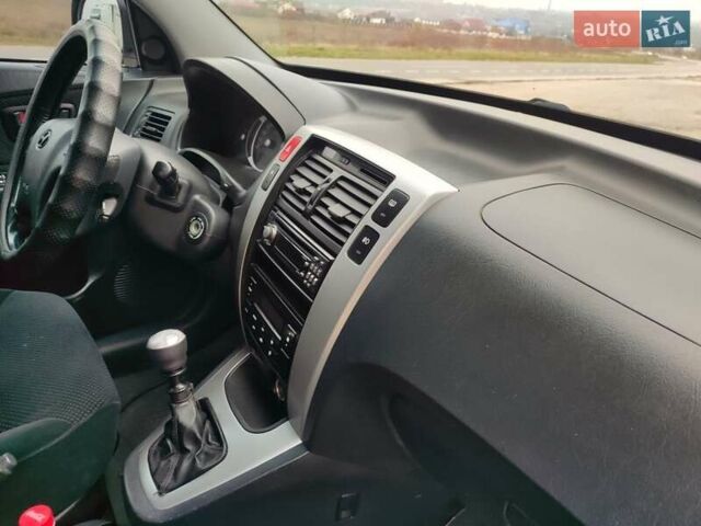Серый Хендай Туксон, объемом двигателя 1.99 л и пробегом 210 тыс. км за 7900 $, фото 18 на Automoto.ua