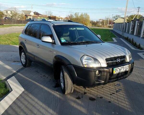 Хендай Туксон 2006 в Бродах на Automoto.ua Серый Хендай Туксон, объемом двигателя 1.98 л и пробегом 215 тыс. км за 6300 $, фото 18 на Automoto.ua