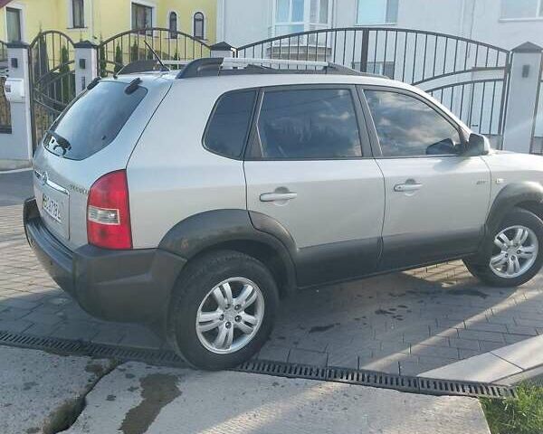 Хендай Туксон 2006 в Бродах на Automoto.ua Серый Хендай Туксон, объемом двигателя 1.98 л и пробегом 215 тыс. км за 6300 $, фото 15 на Automoto.ua