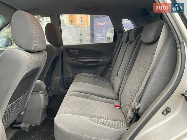 Серый Хендай Туксон, объемом двигателя 2 л и пробегом 108 тыс. км за 9200 $, фото 9 на Automoto.ua