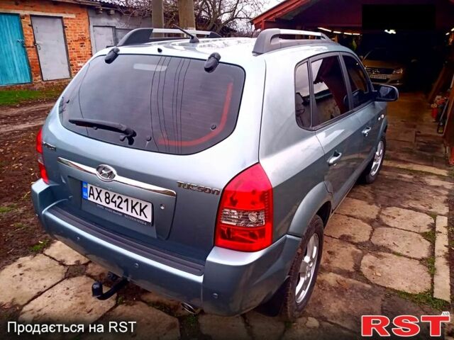 Серый Хендай Туксон, объемом двигателя 2 л и пробегом 179 тыс. км за 8500 $, фото 2 на Automoto.ua