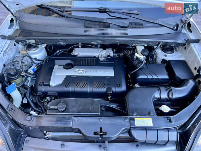 Сірий Хендай Туксон, об'ємом двигуна 2 л та пробігом 215 тис. км за 7350 $, фото 75 на Automoto.ua
