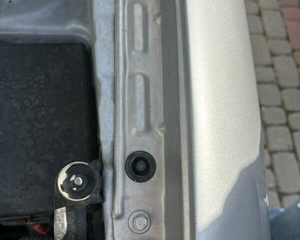 Сірий Хендай Туксон, об'ємом двигуна 1.99 л та пробігом 263 тис. км за 7600 $, фото 15 на Automoto.ua