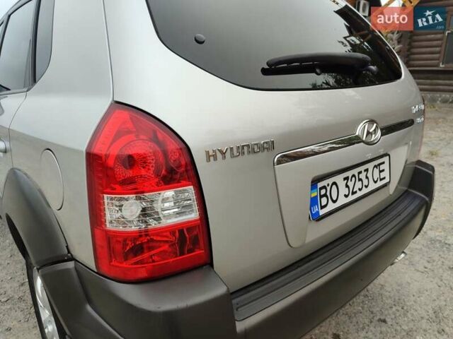 Серый Хендай Туксон, объемом двигателя 1.99 л и пробегом 210 тыс. км за 7900 $, фото 11 на Automoto.ua