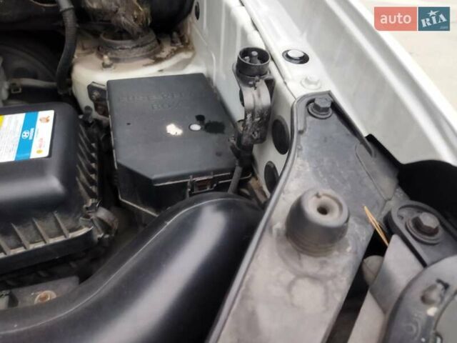 Серый Хендай Туксон, объемом двигателя 1.98 л и пробегом 278 тыс. км за 5300 $, фото 22 на Automoto.ua