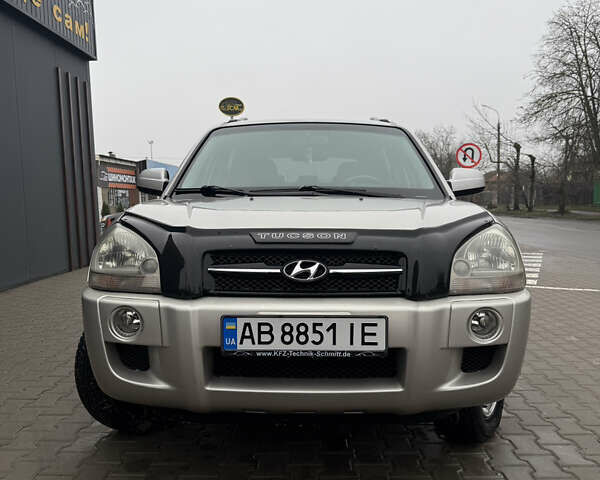 Серый Хендай Туксон, объемом двигателя 1.98 л и пробегом 193 тыс. км за 6500 $, фото 5 на Automoto.ua